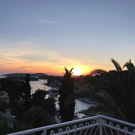 Apartment In Maslinica 70M From The Sea Екстер'єр фото