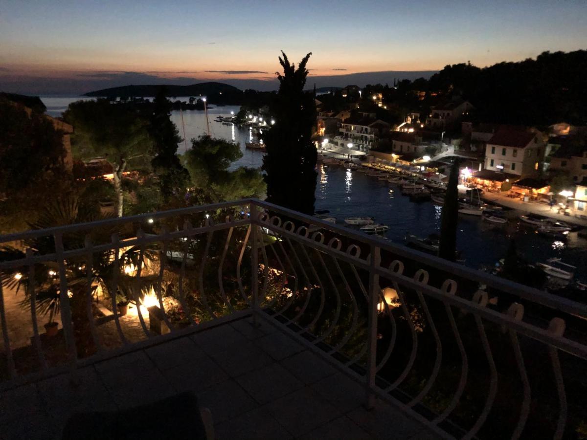 Apartment In Maslinica 70M From The Sea Екстер'єр фото