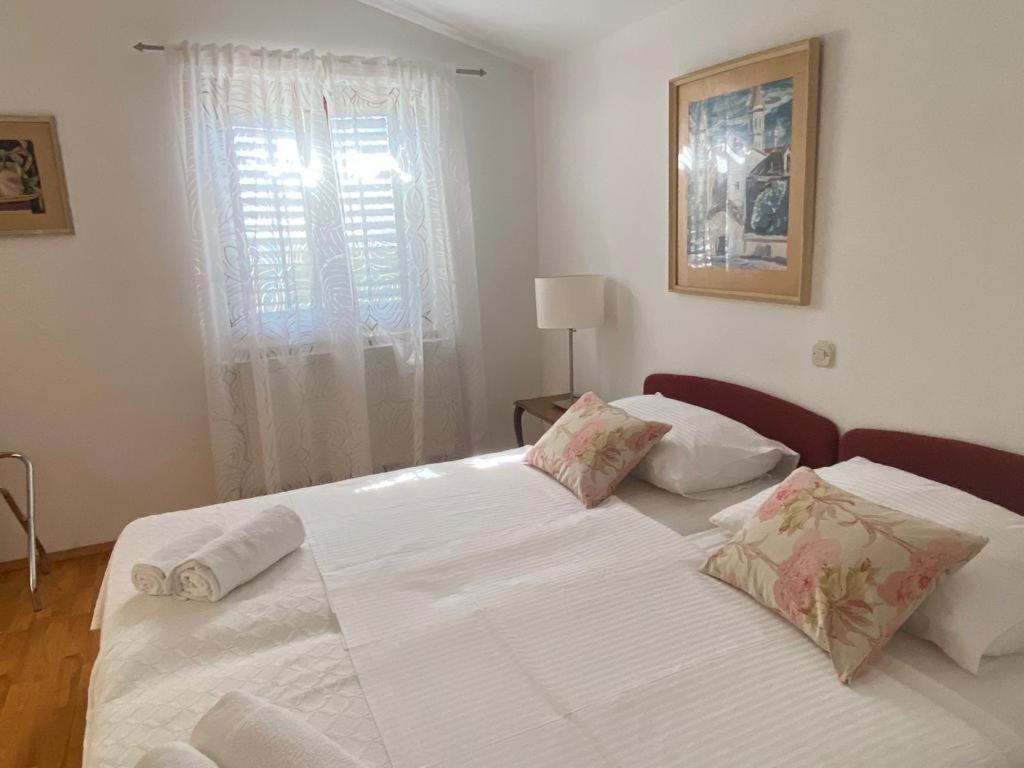 Apartment In Maslinica 70M From The Sea Екстер'єр фото