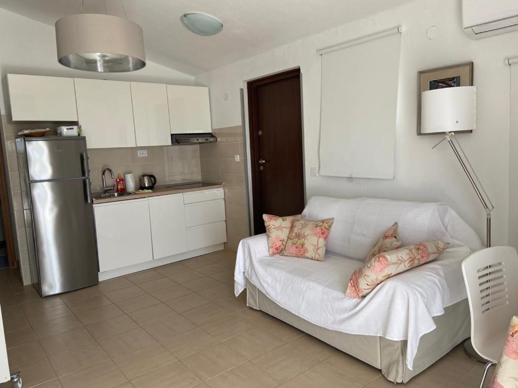 Apartment In Maslinica 70M From The Sea Екстер'єр фото