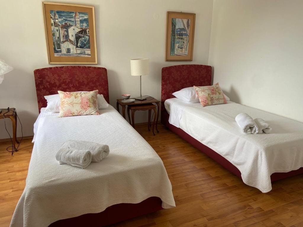 Apartment In Maslinica 70M From The Sea Екстер'єр фото