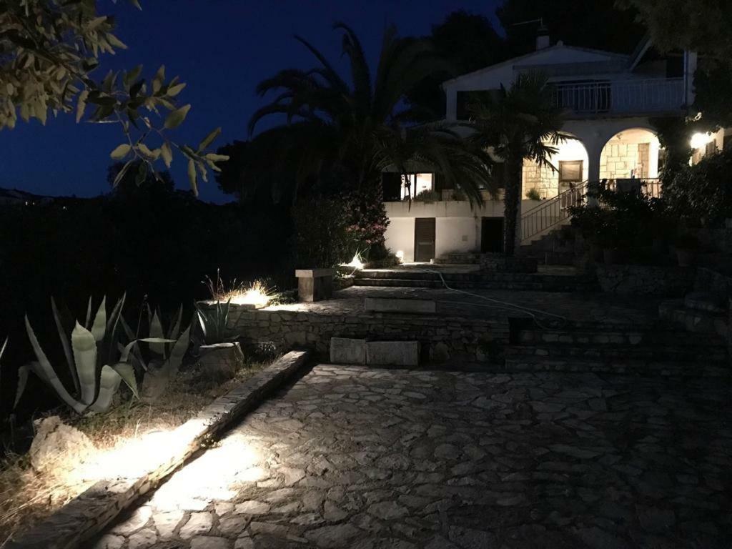 Apartment In Maslinica 70M From The Sea Екстер'єр фото