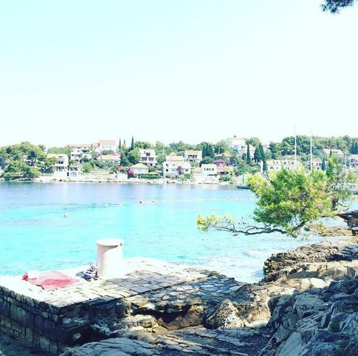 Apartment In Maslinica 70M From The Sea Екстер'єр фото