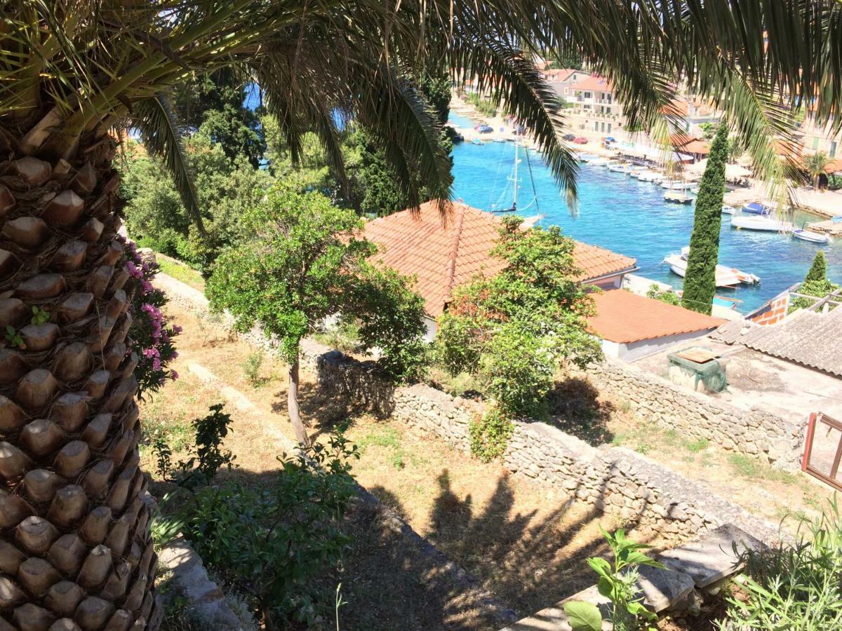 Apartment In Maslinica 70M From The Sea Екстер'єр фото